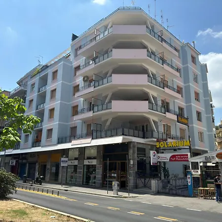 Golden Essence - Terrace&metro Apartment *