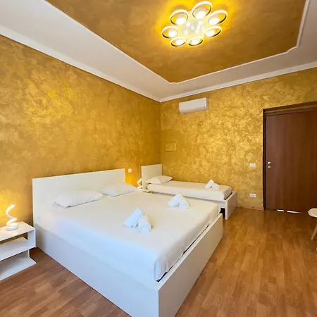 Golden Essence - Terrace & Metro Apartman Róma