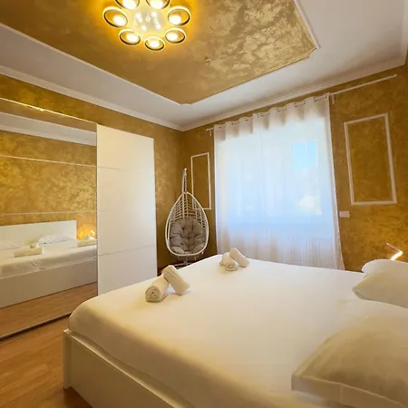 Golden Essence - Terrace & Metro *